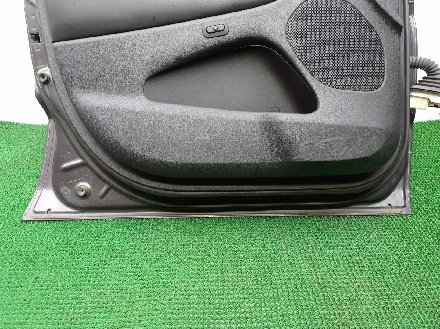 Замок двери передней левой