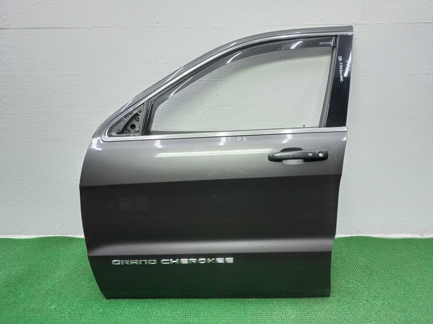 Замок двери передней левой