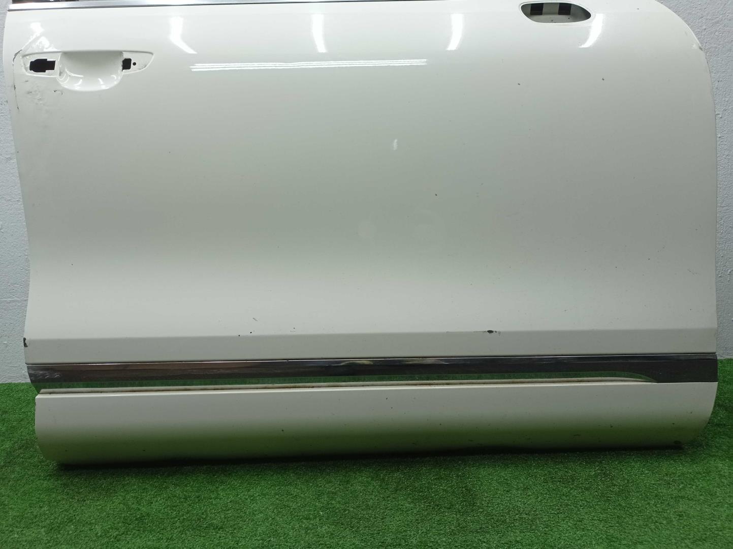 Стекло двери передней правой