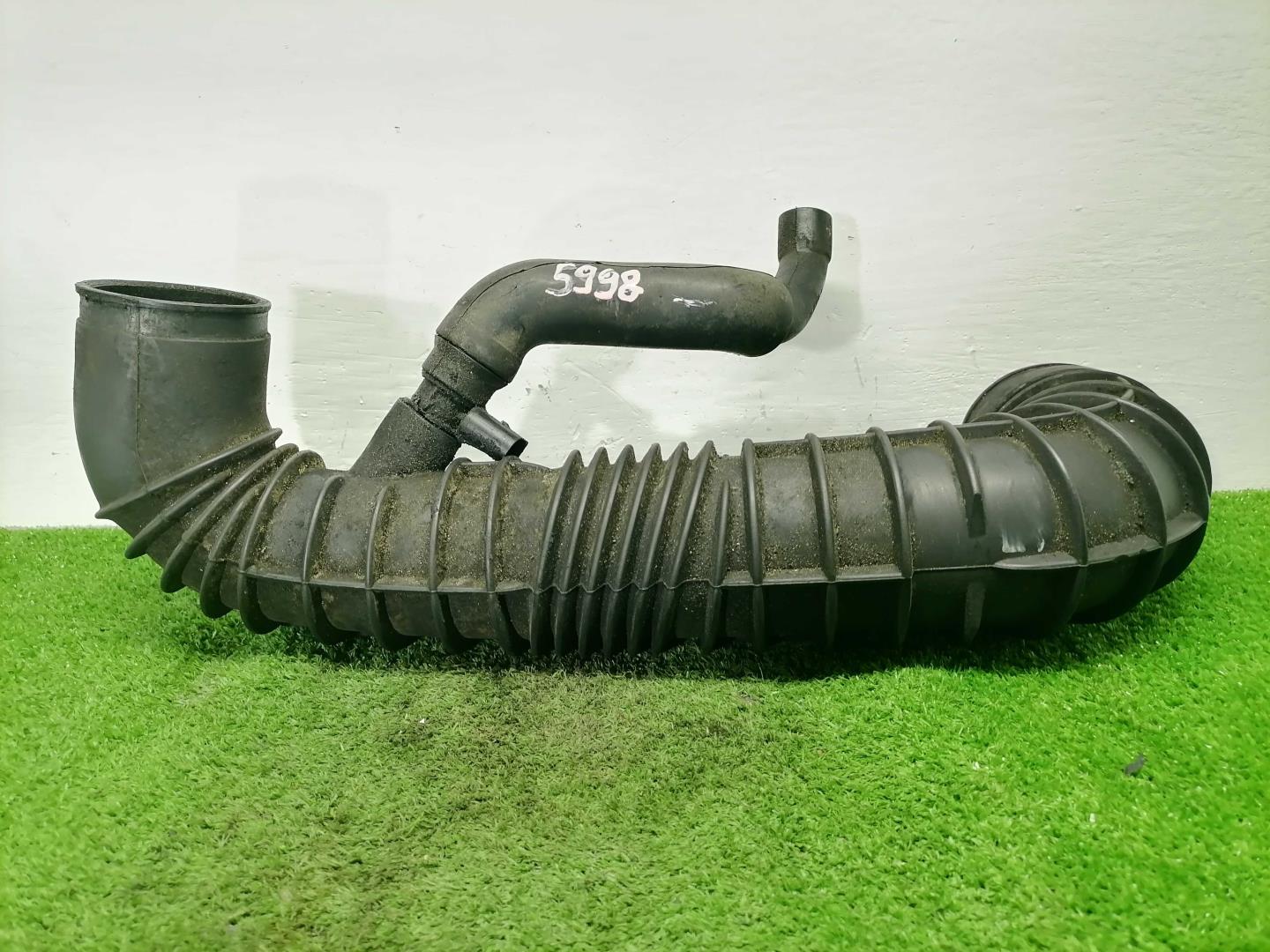 Патрубок воздушного фильтра