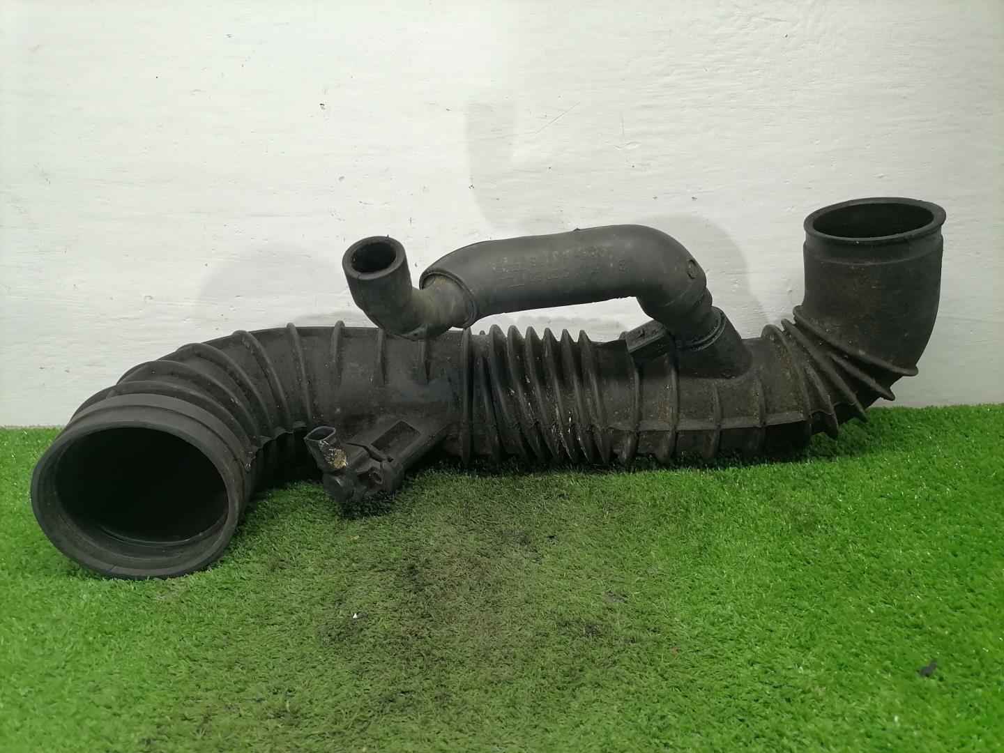 Патрубок воздушного фильтра