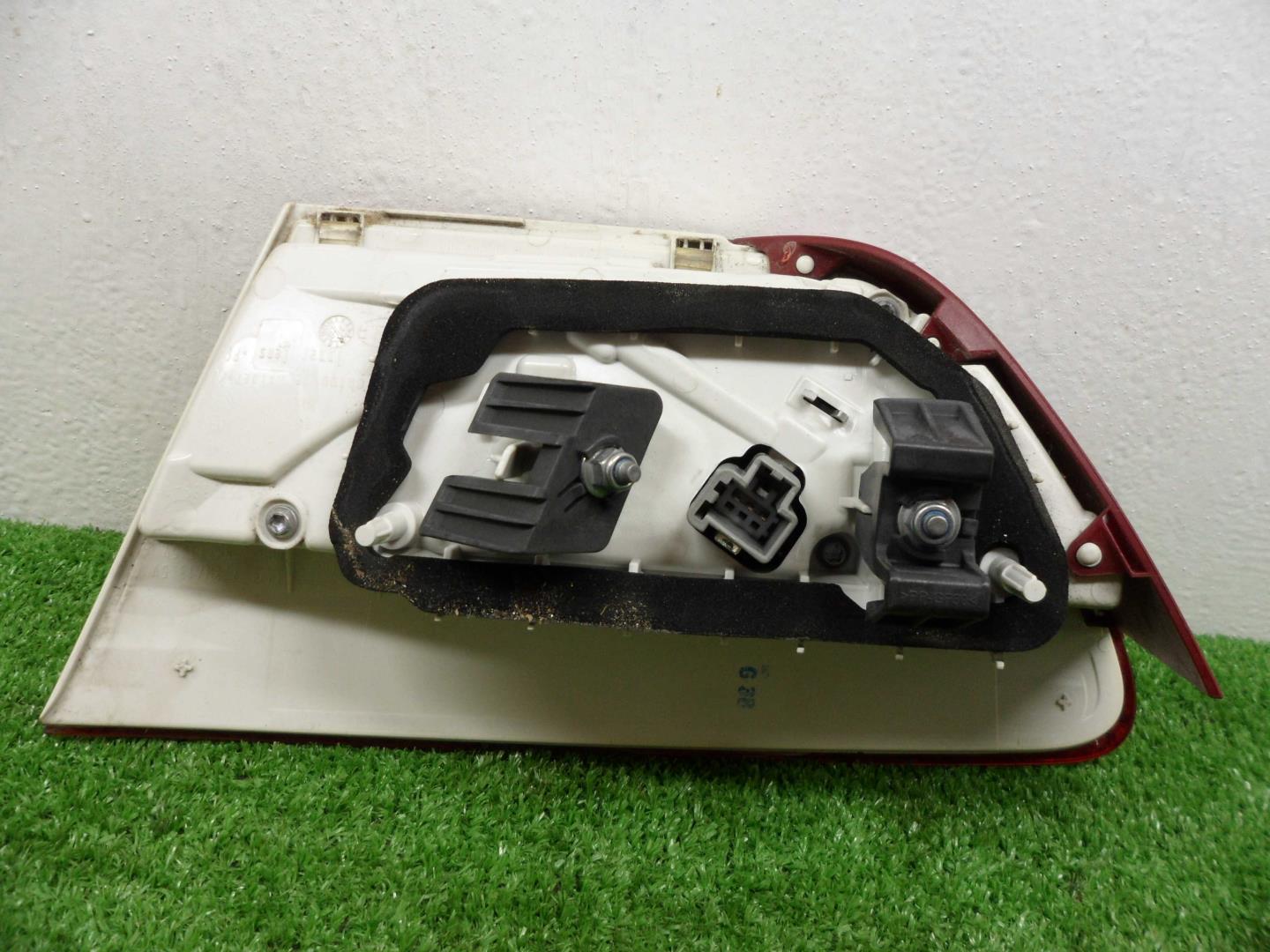 Фонарь задний внутренний левый