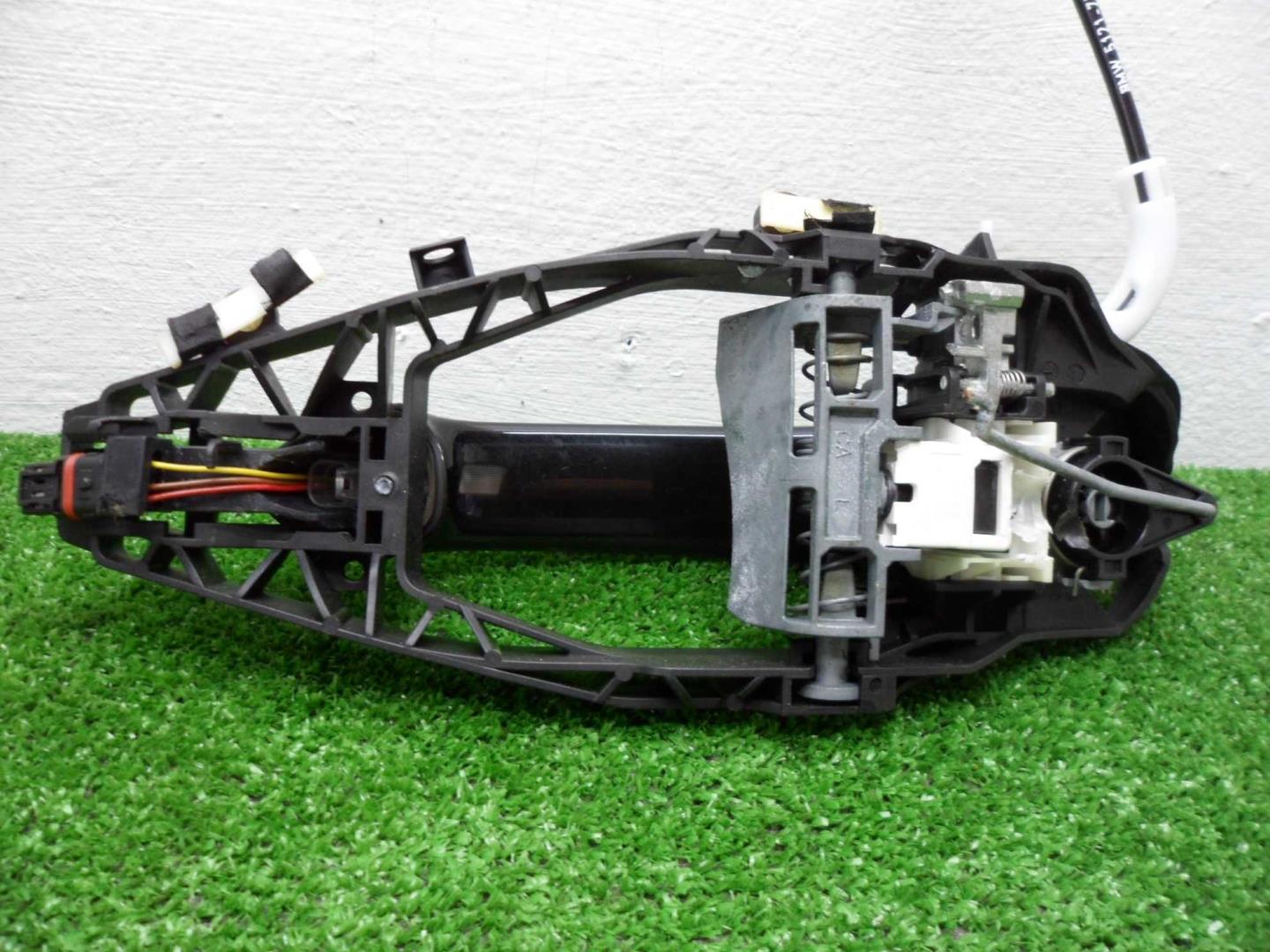 Ручка двери передней наружная левая