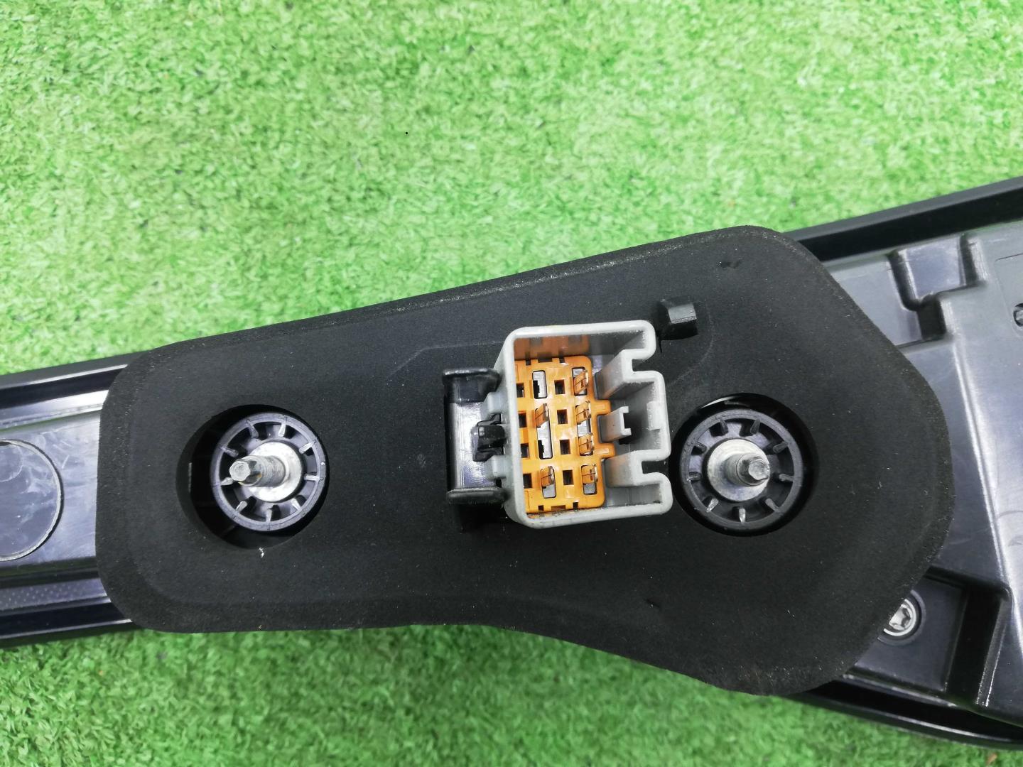 Фонарь задний наружный правый