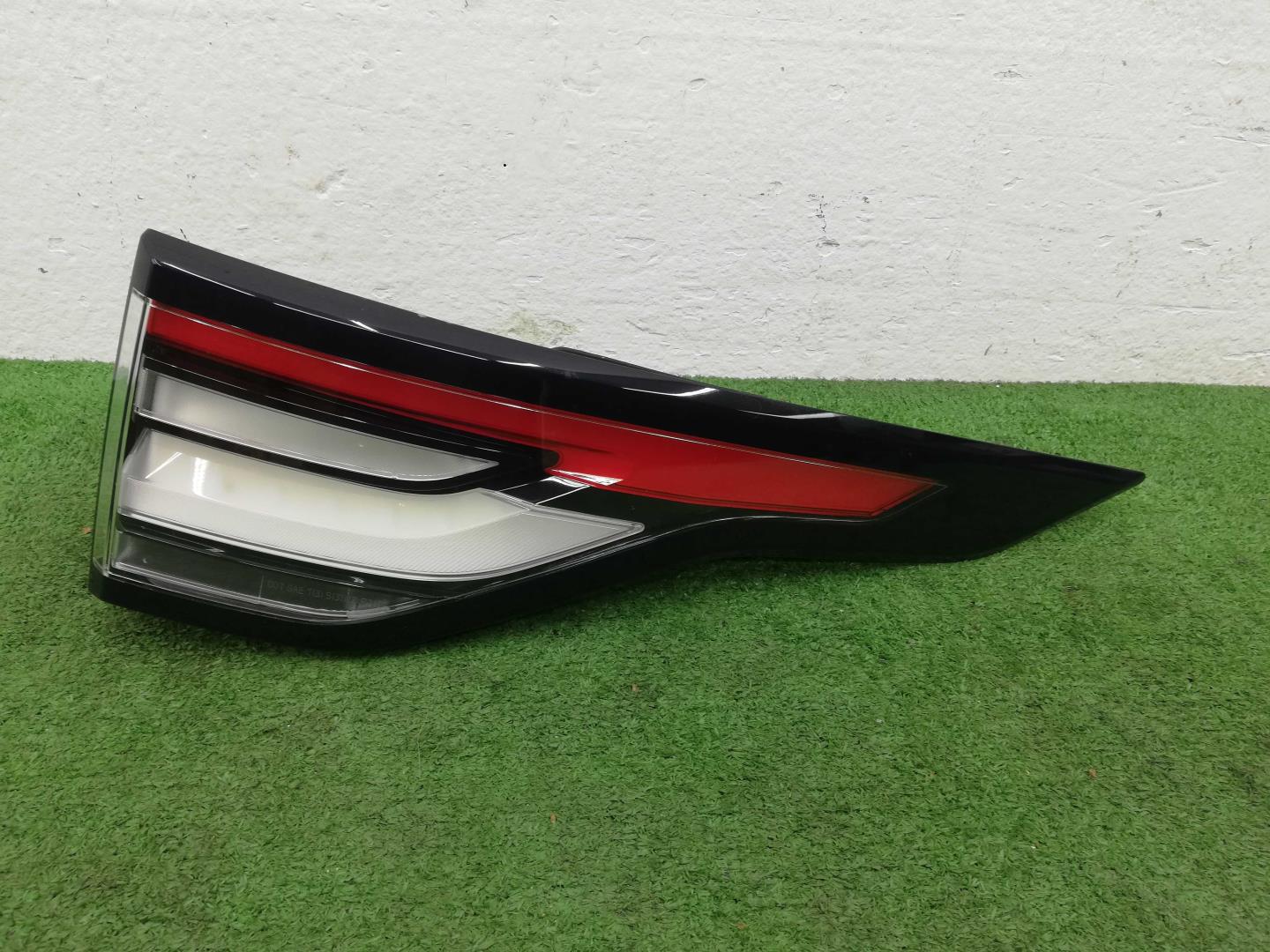 Фонарь задний наружный правый