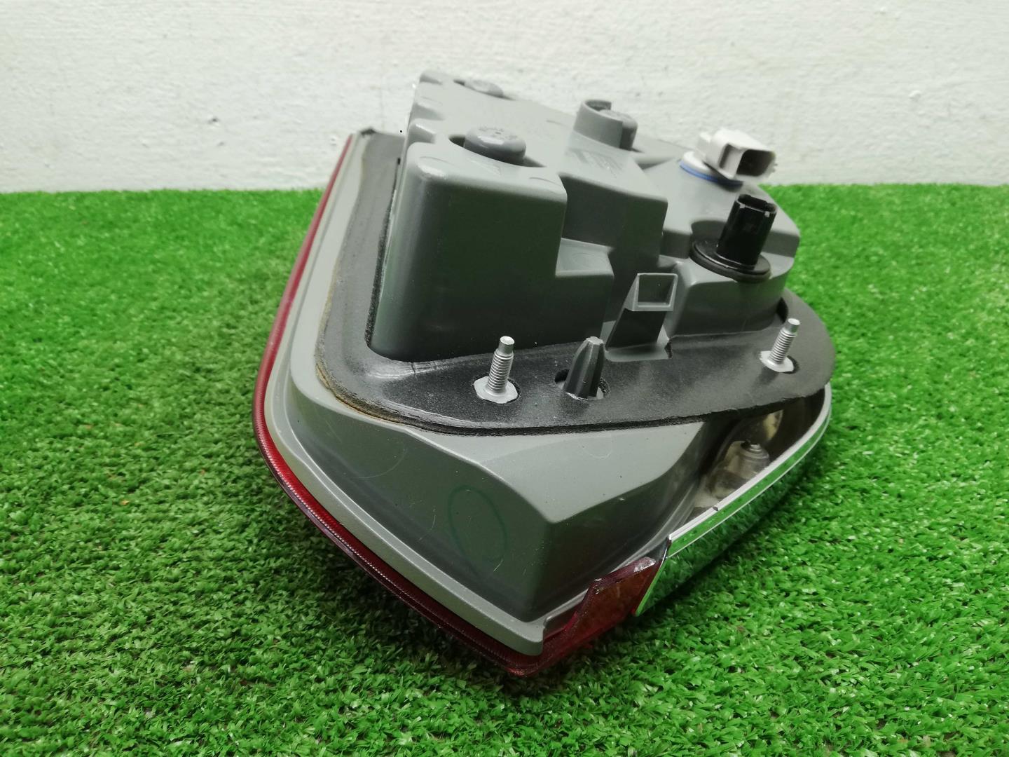 Фонарь задний внутренний левый