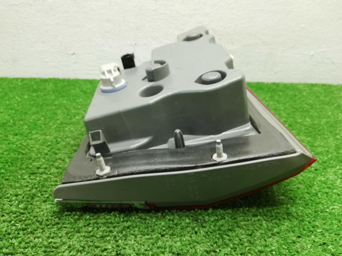 Фонарь задний внутренний левый