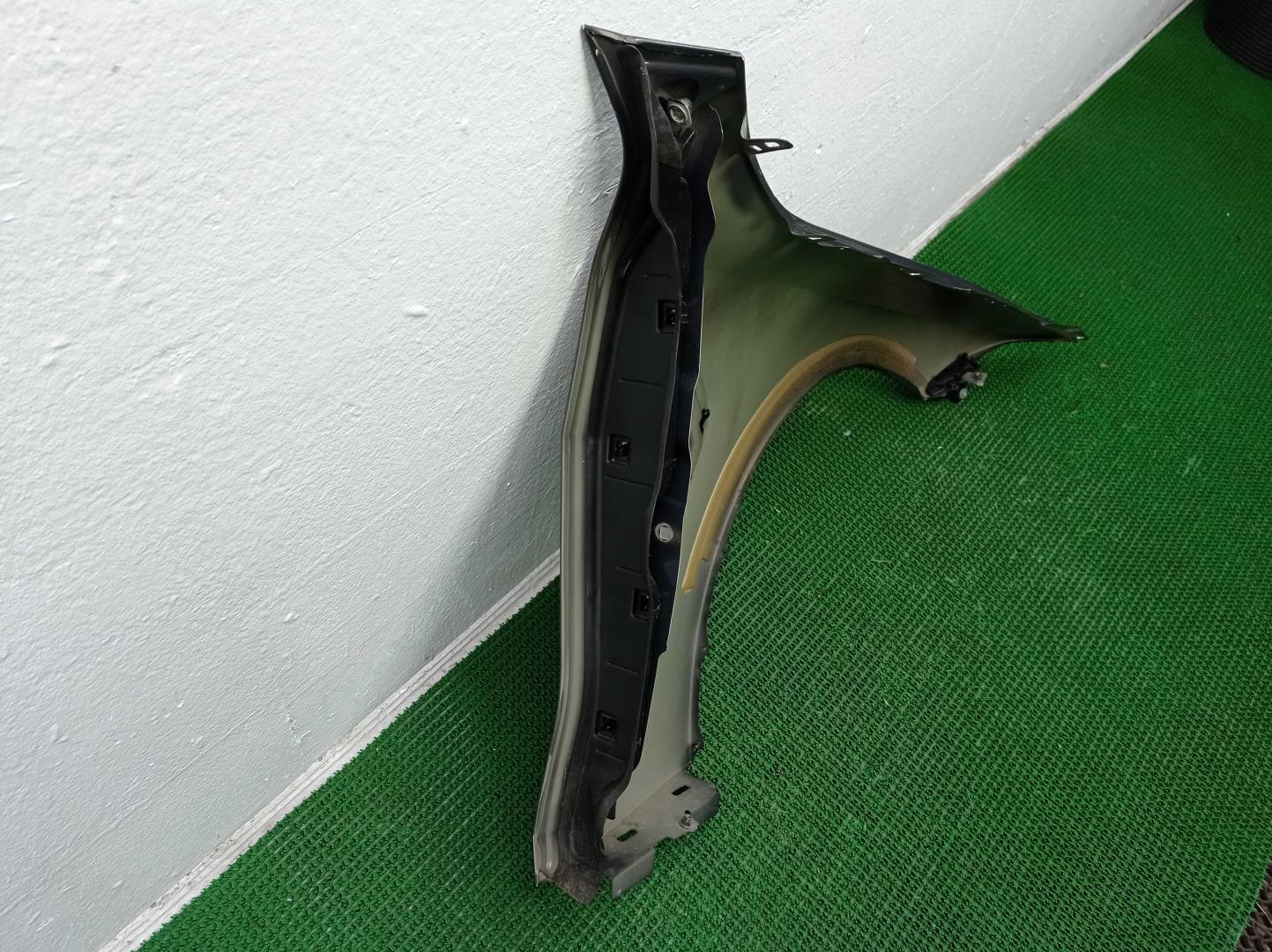 Крыло переднее левое