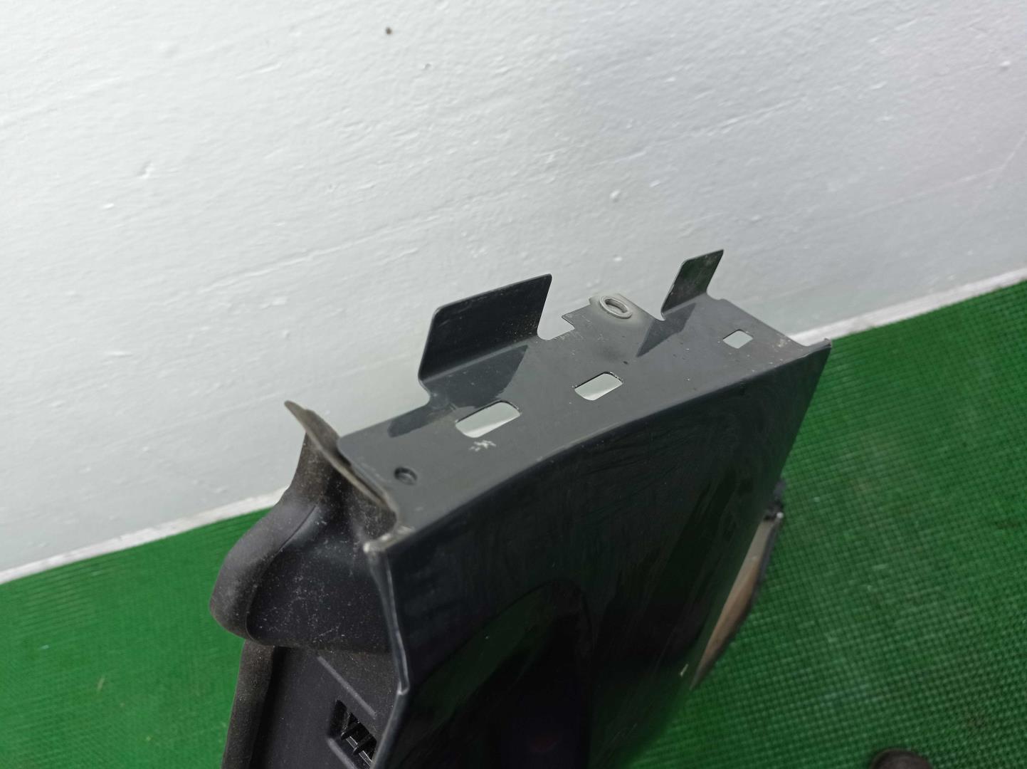 Крыло переднее левое