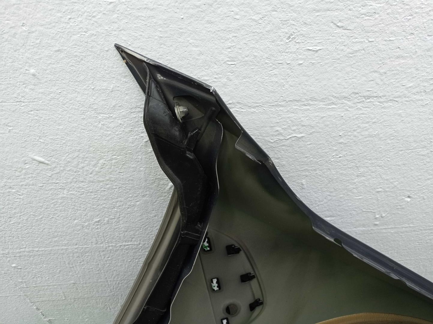 Крыло переднее левое