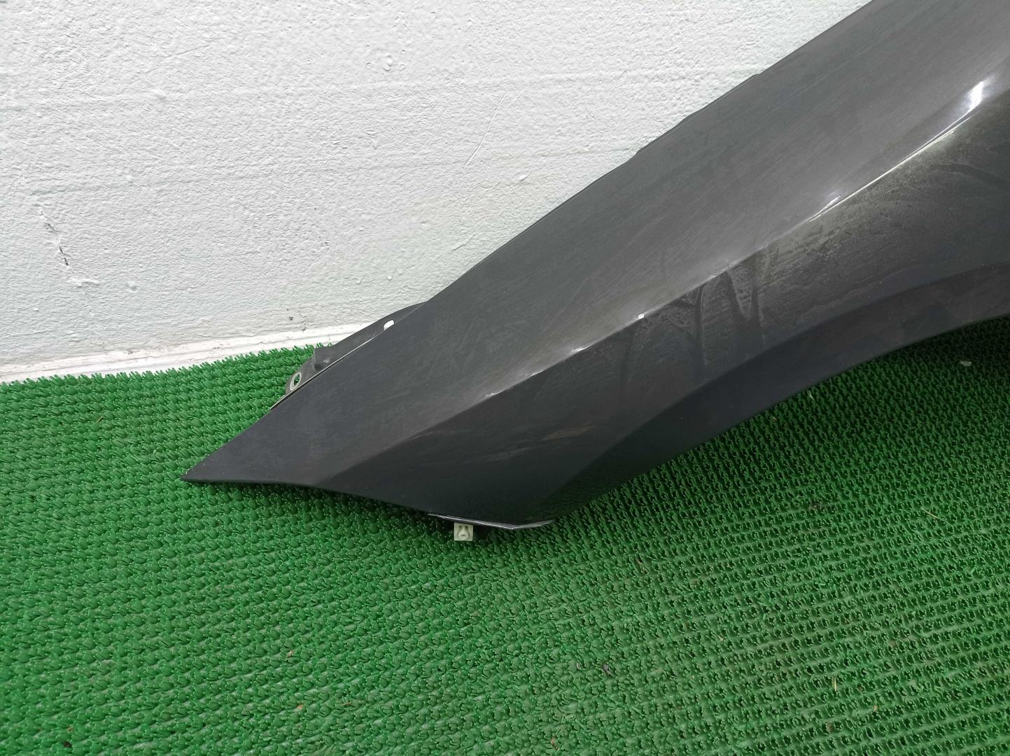 Крыло переднее левое