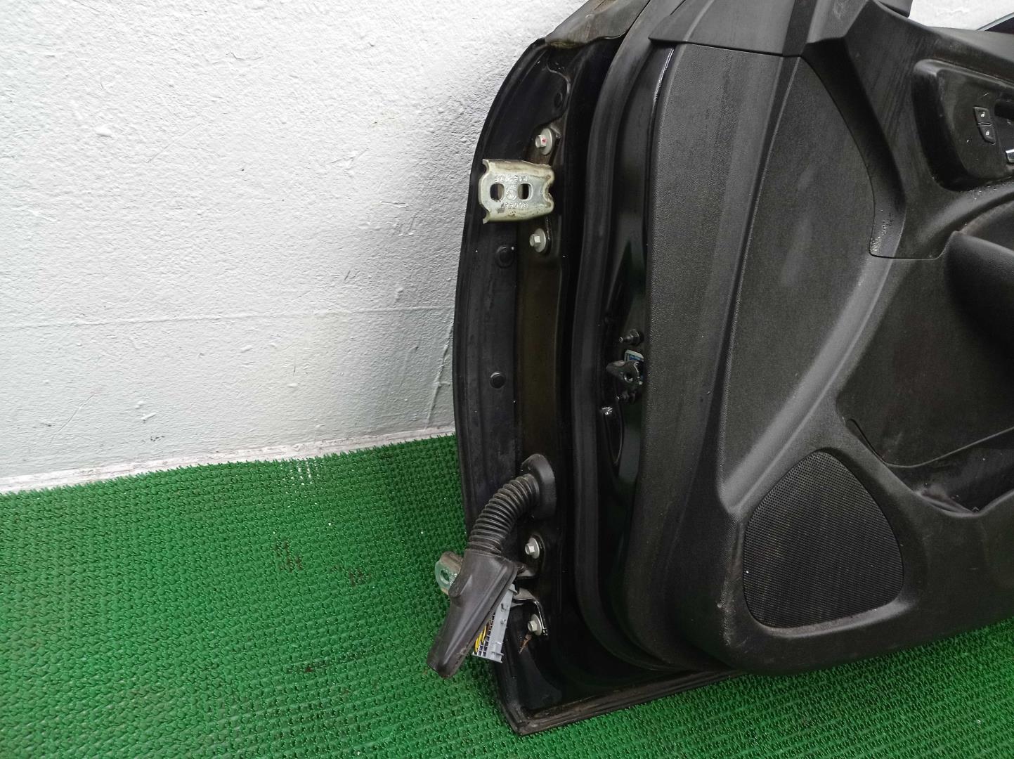 Ручка двери передней наружная правая