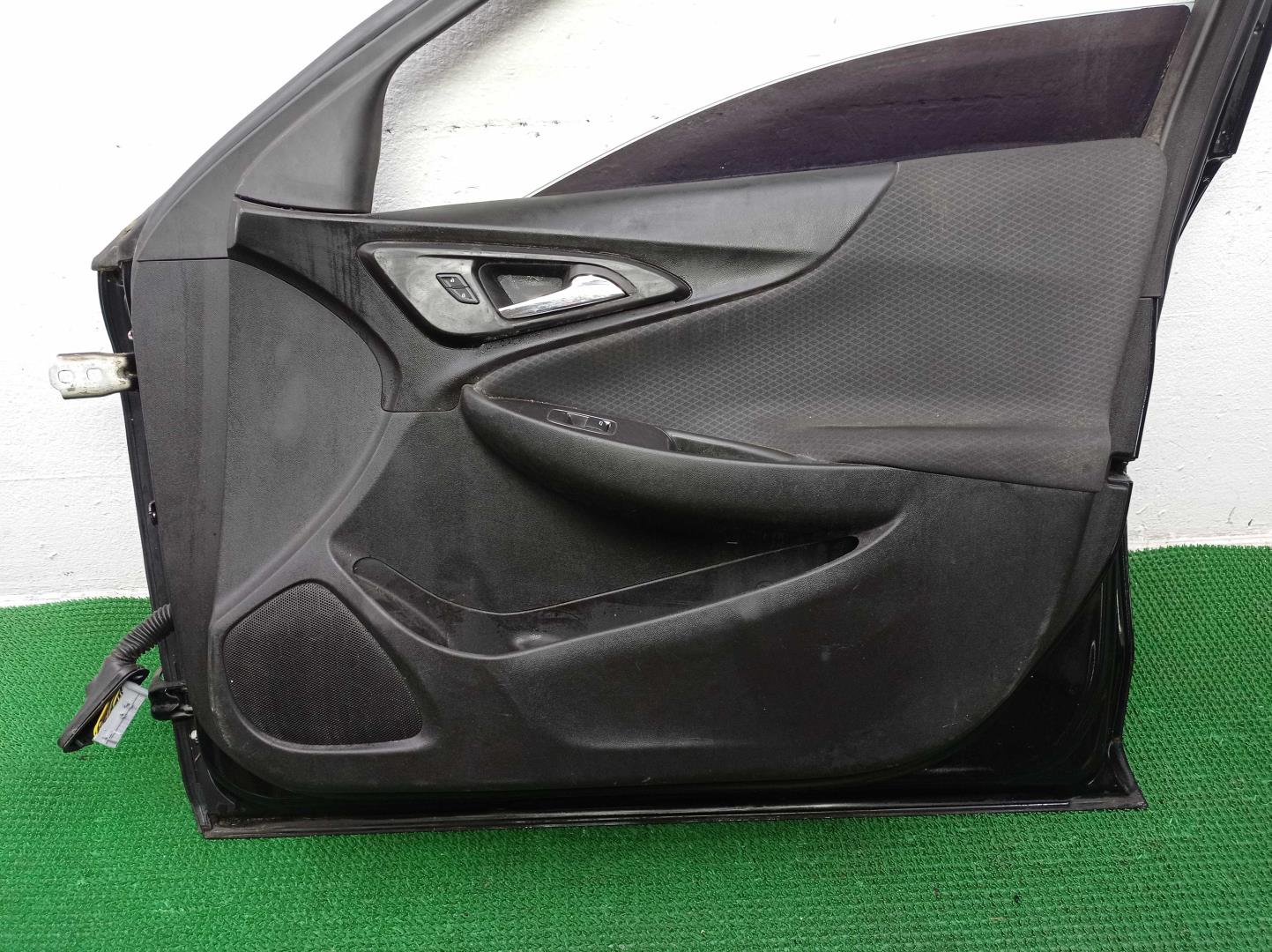 Ручка двери передней наружная правая