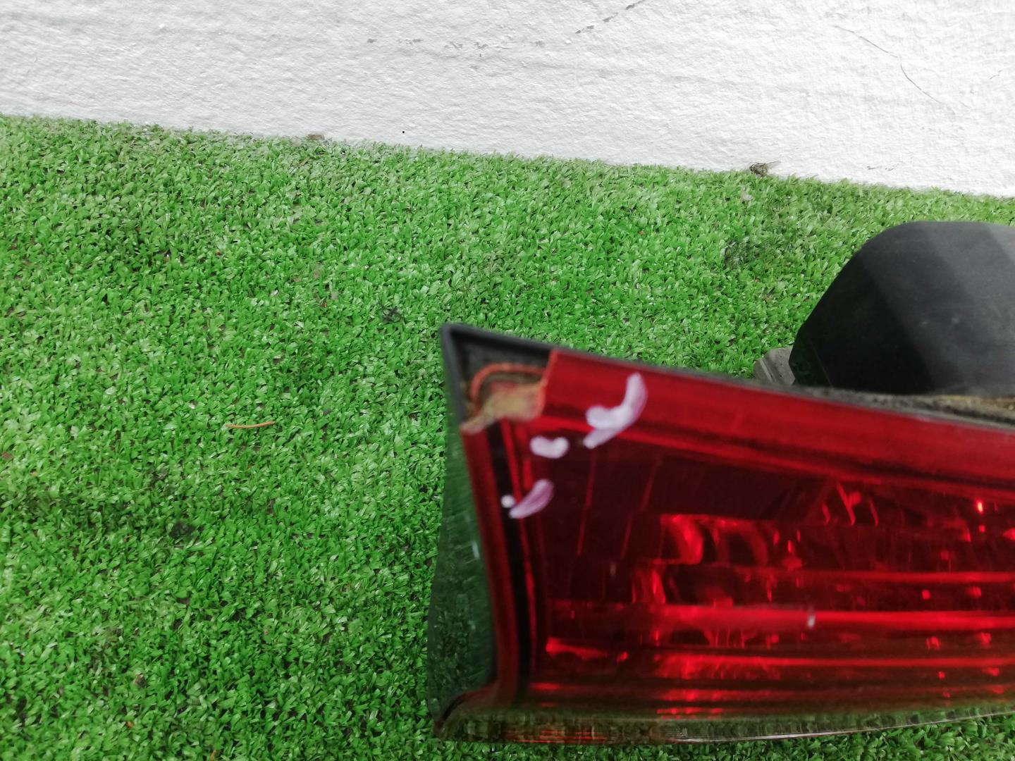 Фонарь задний внутренний левый