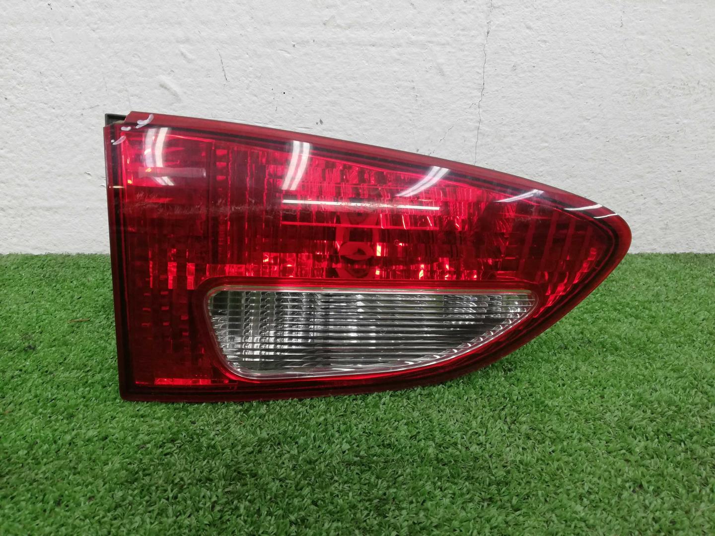 Фонарь задний внутренний левый