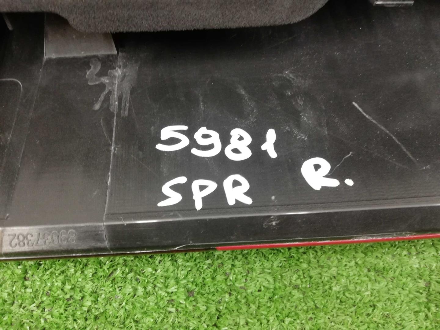 Фонарь задний наружный правый