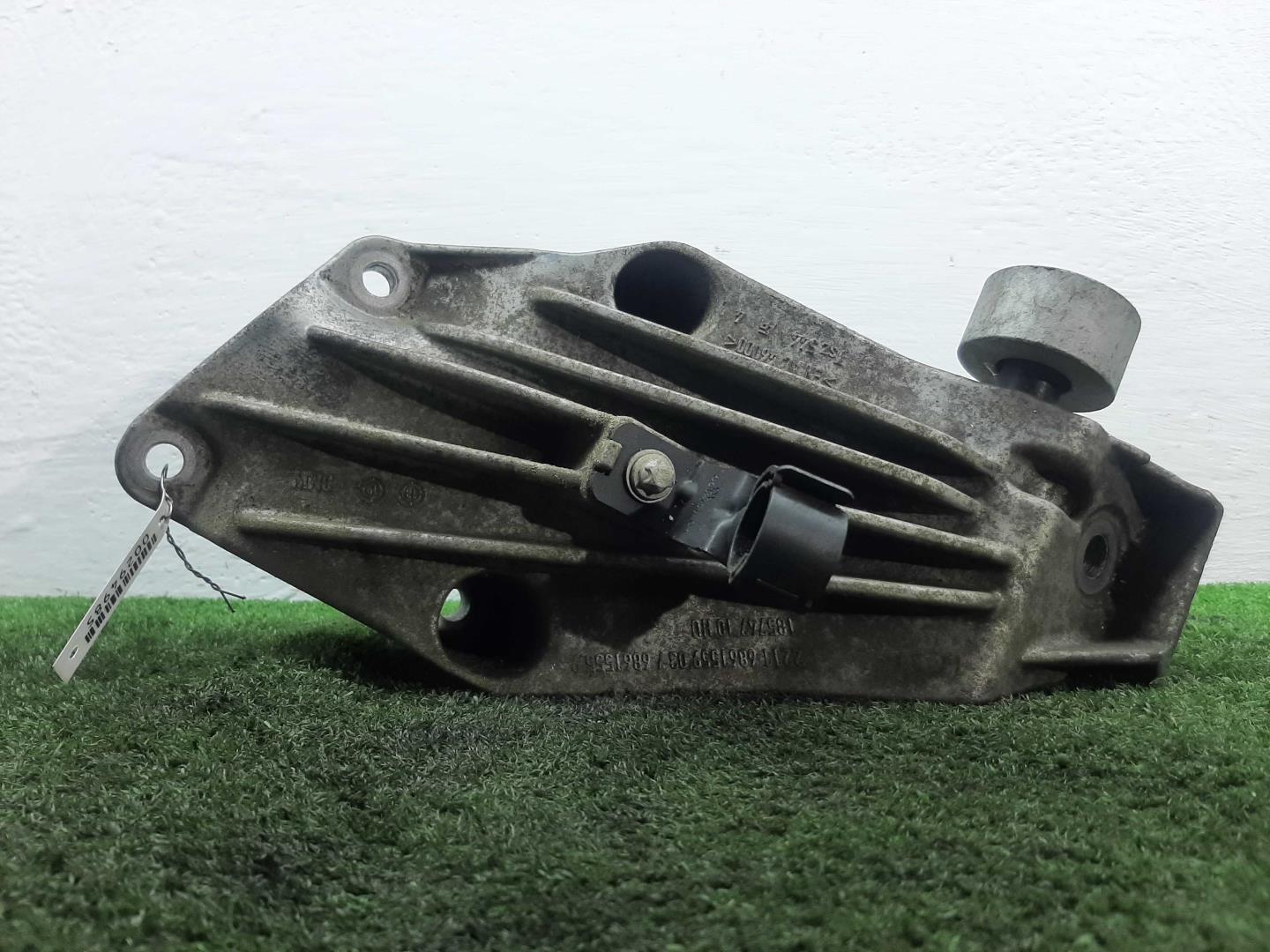 Кронштейн двигателя