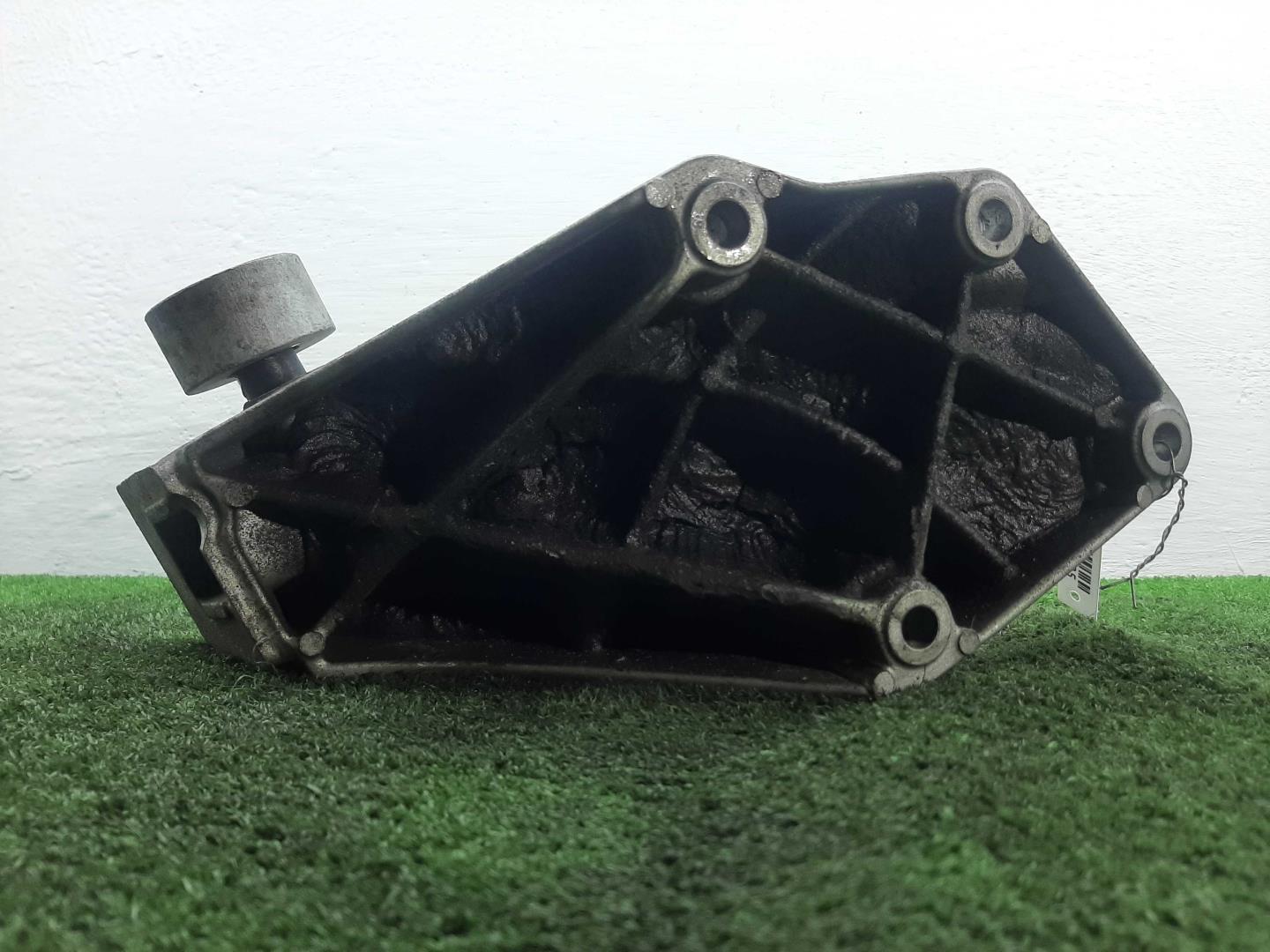 Кронштейн двигателя