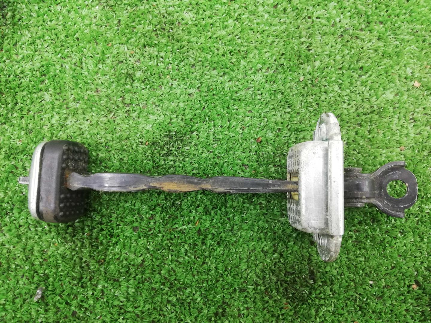 Ограничитель двери