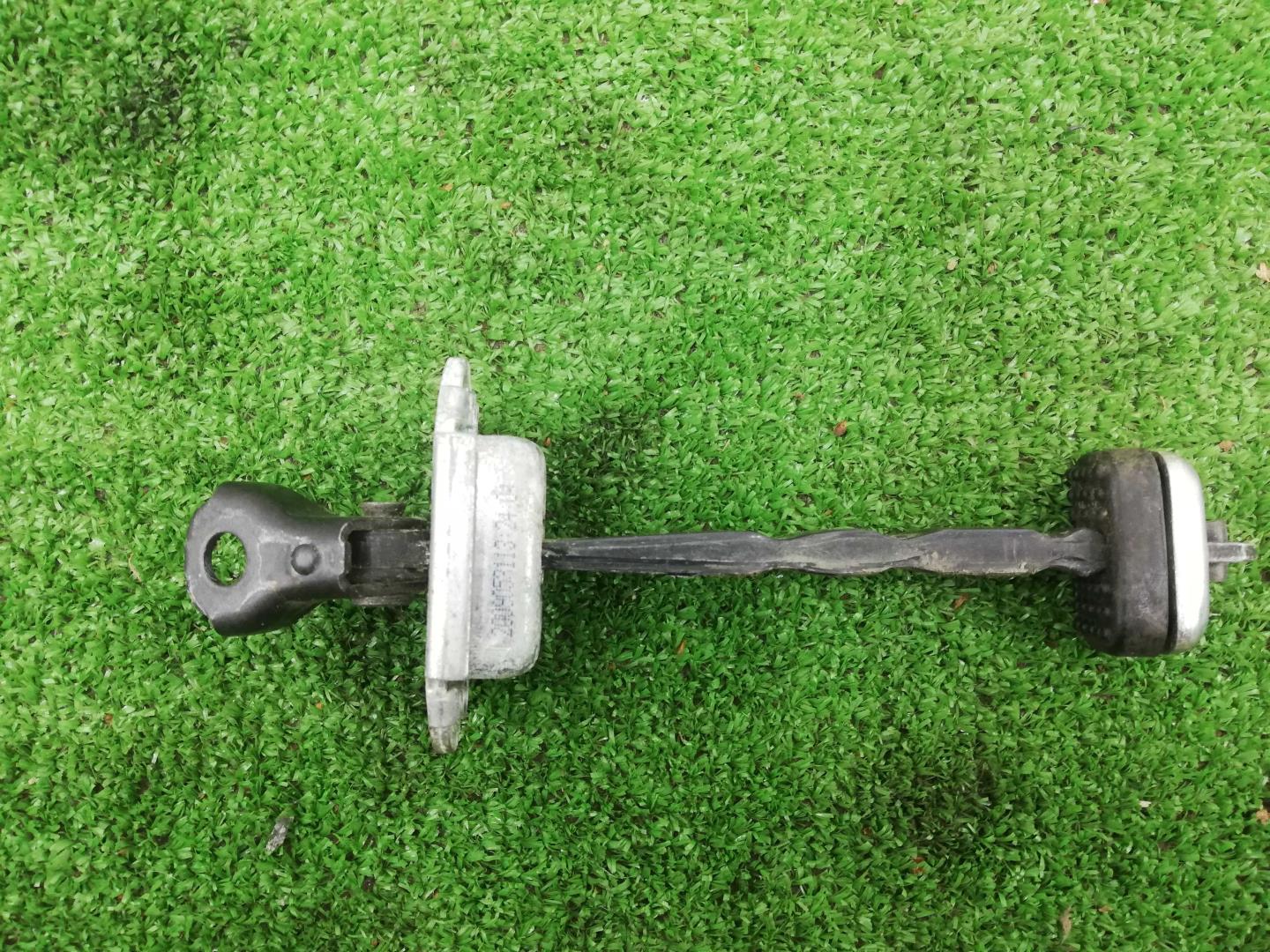 Ограничитель двери