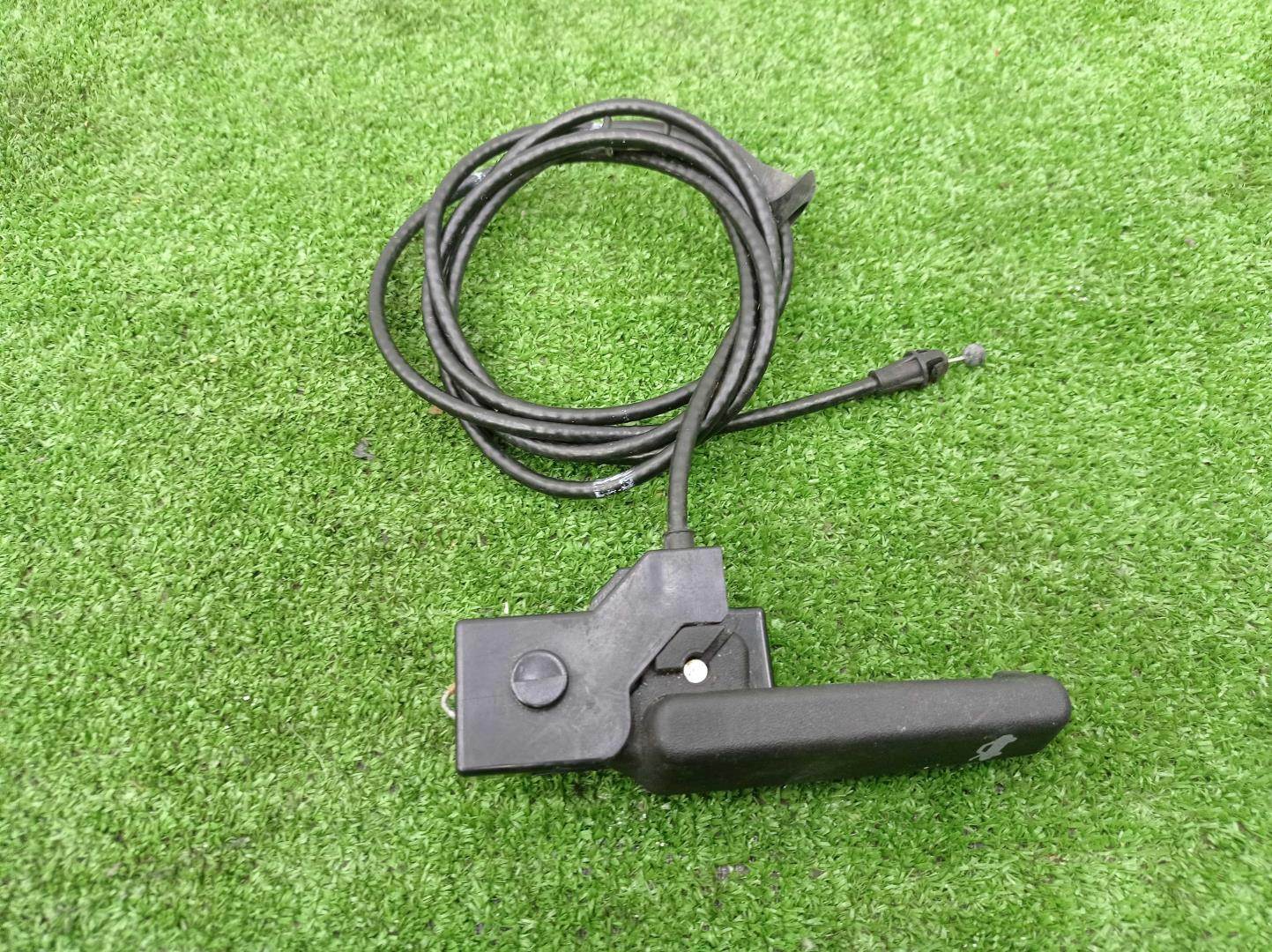 Ручка открывания капота