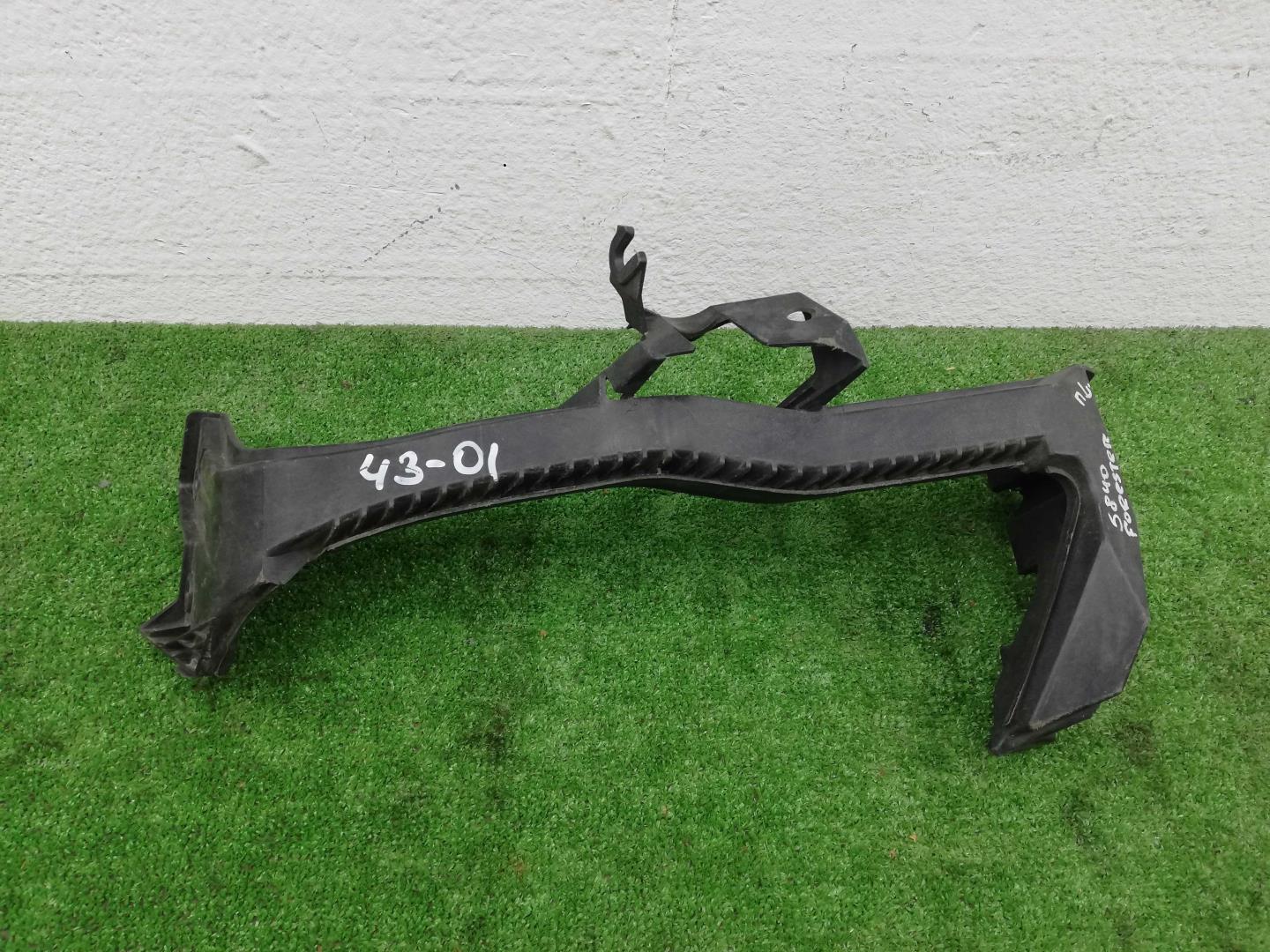 Кронштейн переднего бампера