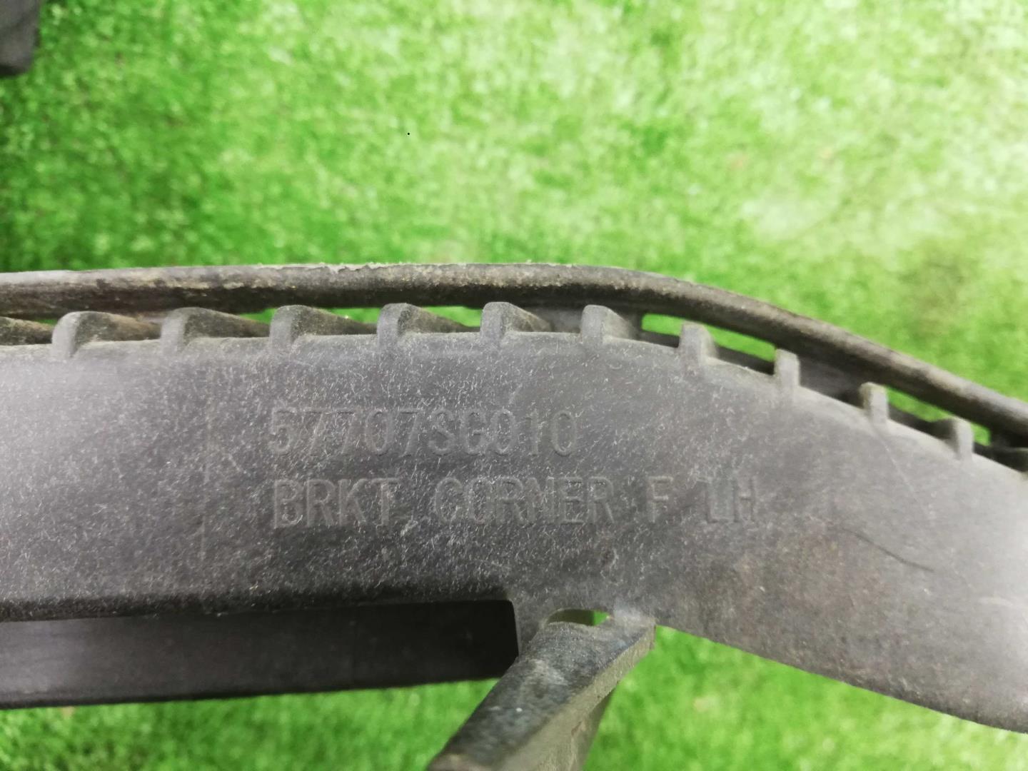 Кронштейн переднего бампера