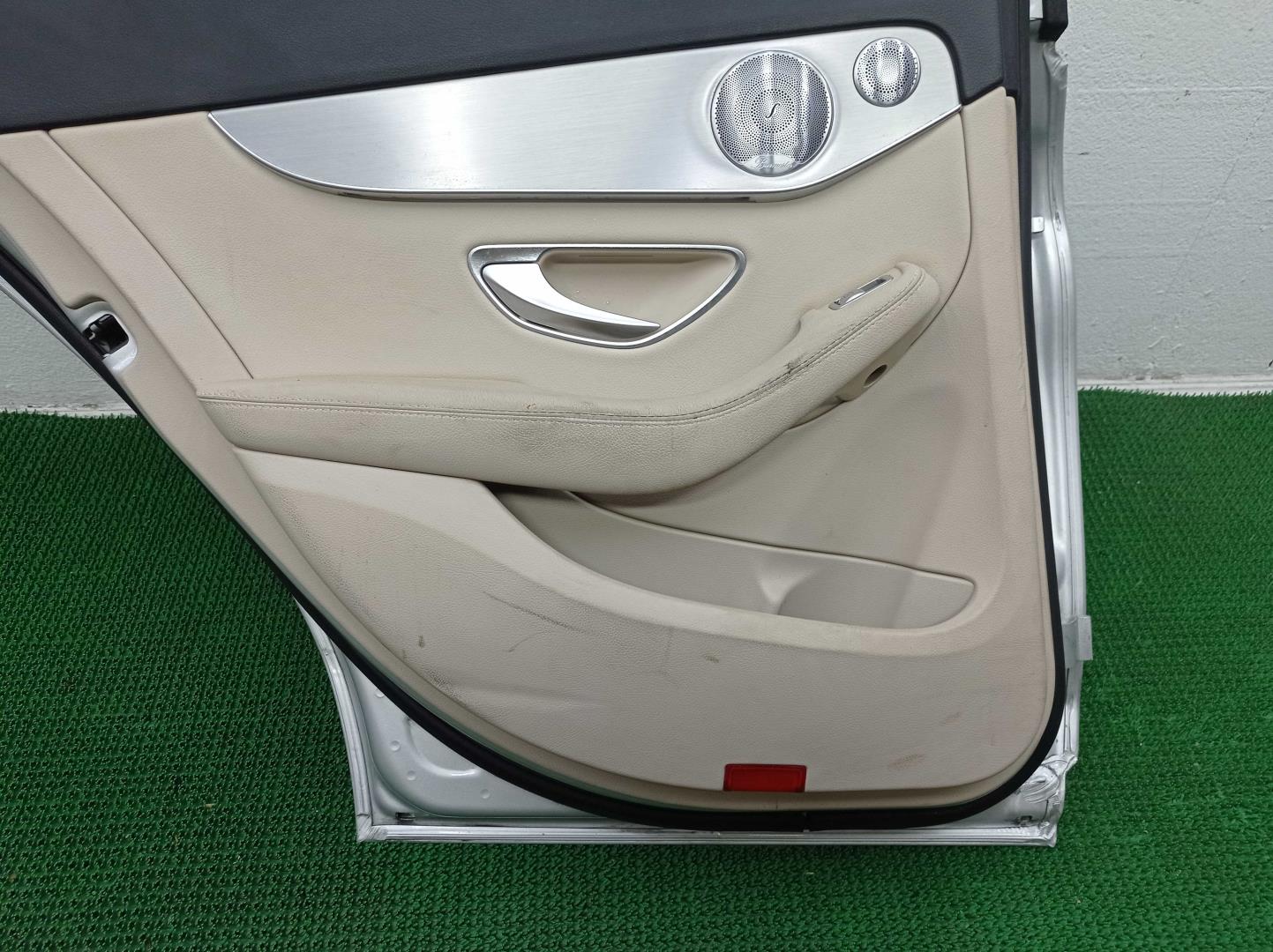 Замок двери задней левой