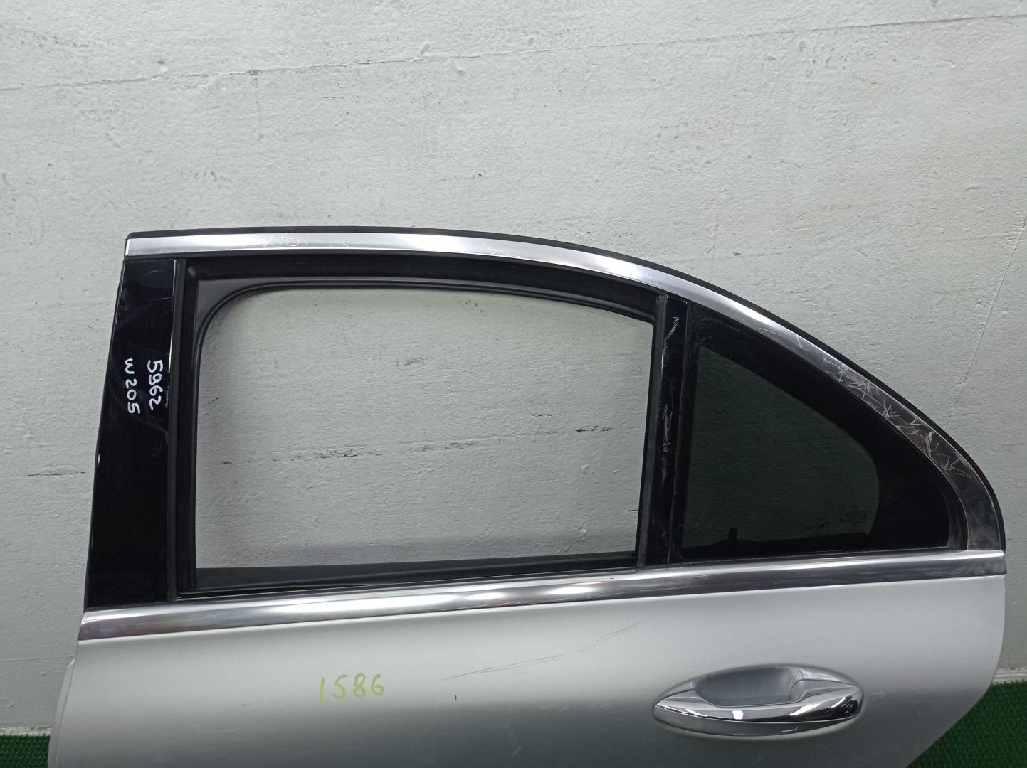 Замок двери задней левой