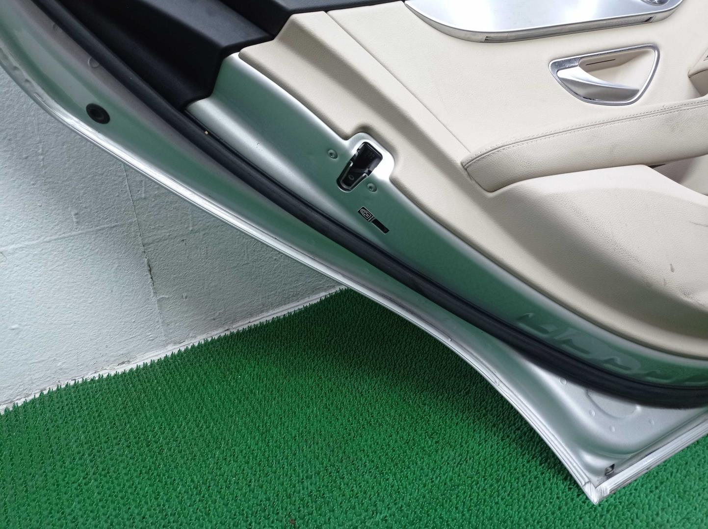 Замок двери задней левой