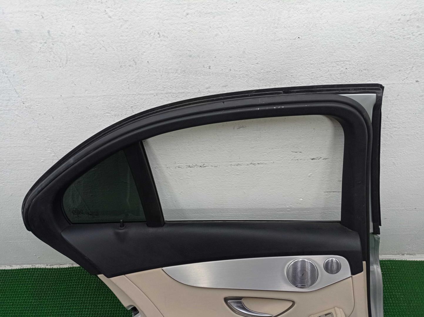 Замок двери задней левой