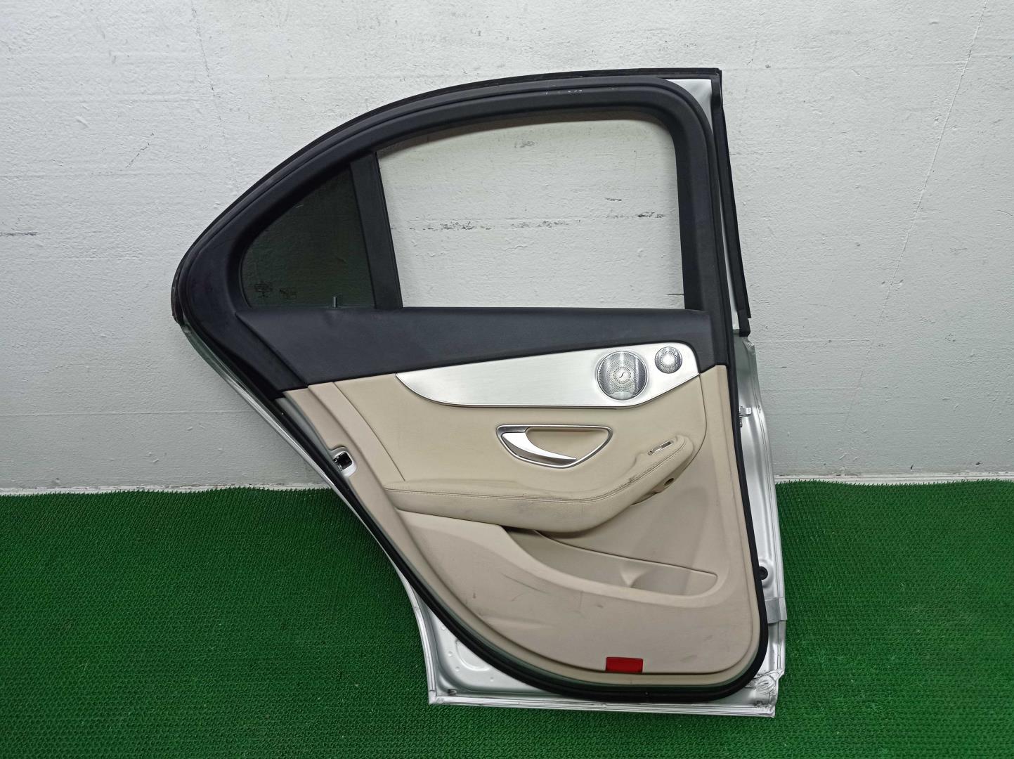 Замок двери задней левой