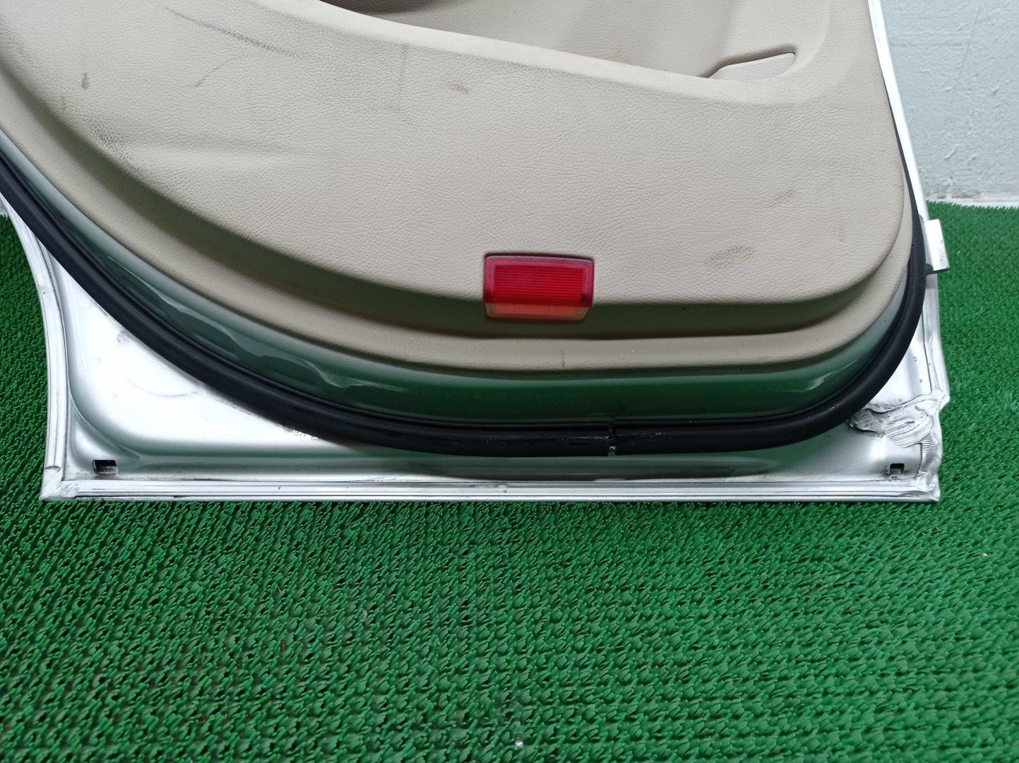 Замок двери задней левой