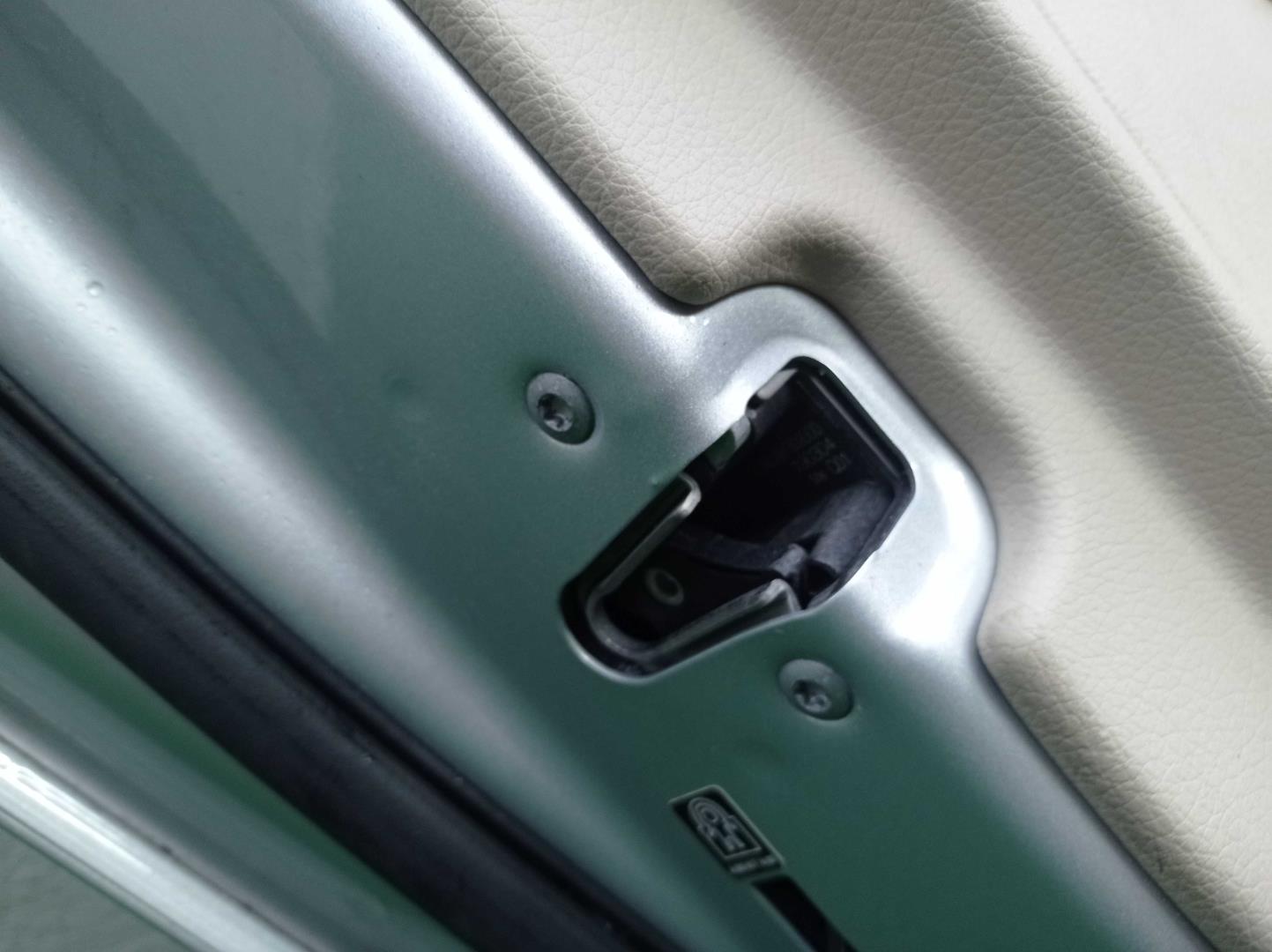 Замок двери задней левой