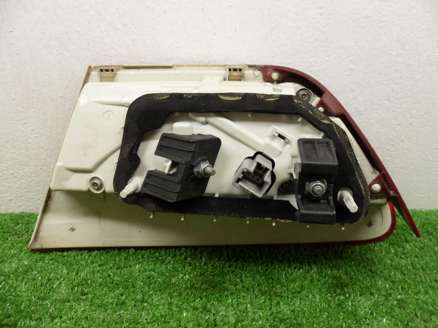 Фонарь задний внутренний левый