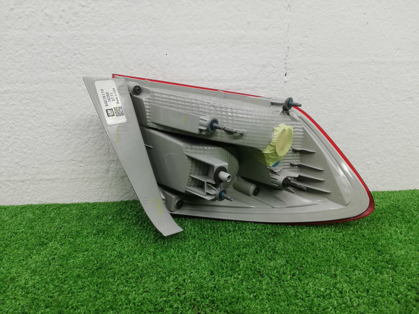 Фонарь задний наружный правый