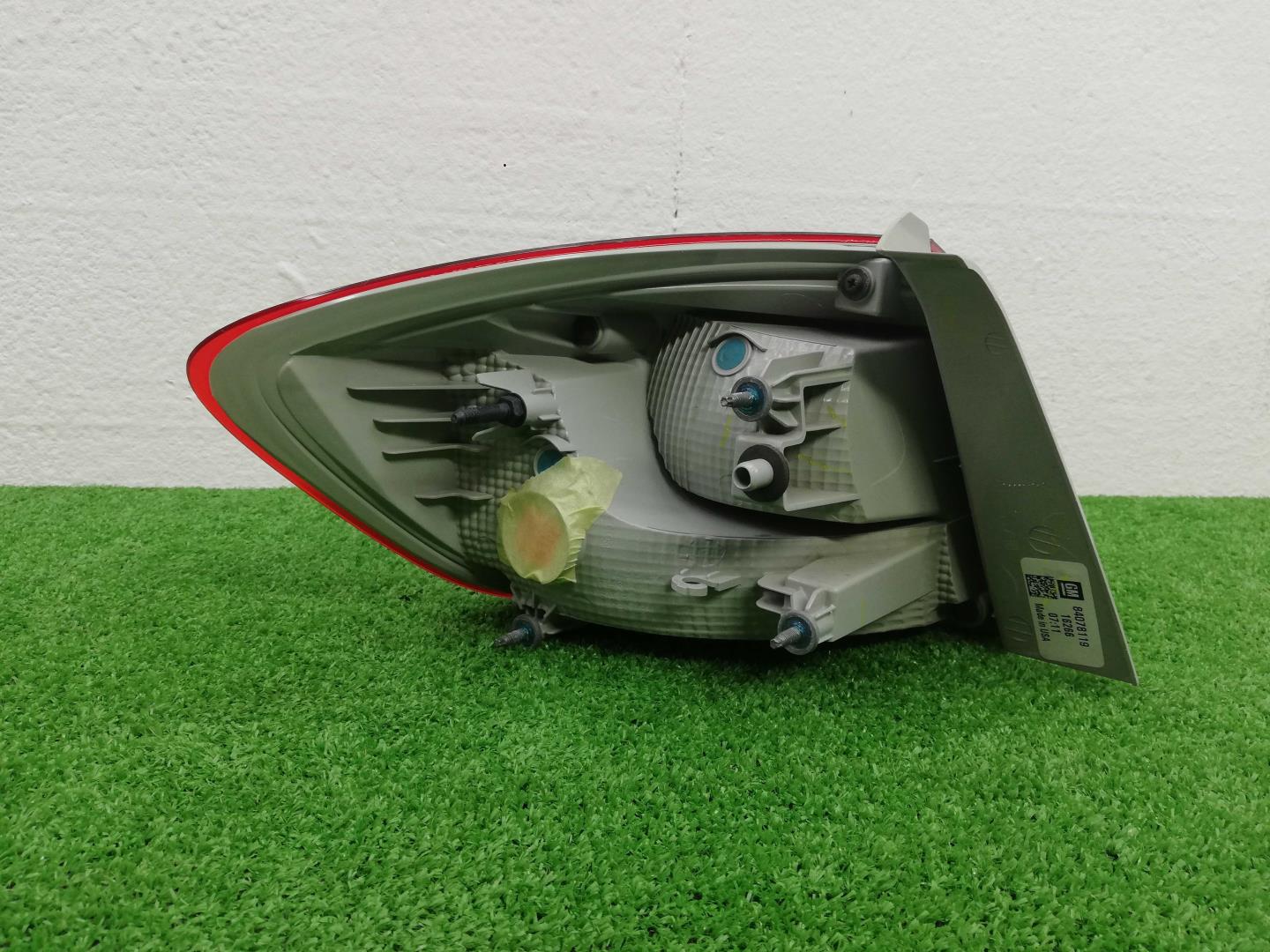 Фонарь задний наружный правый