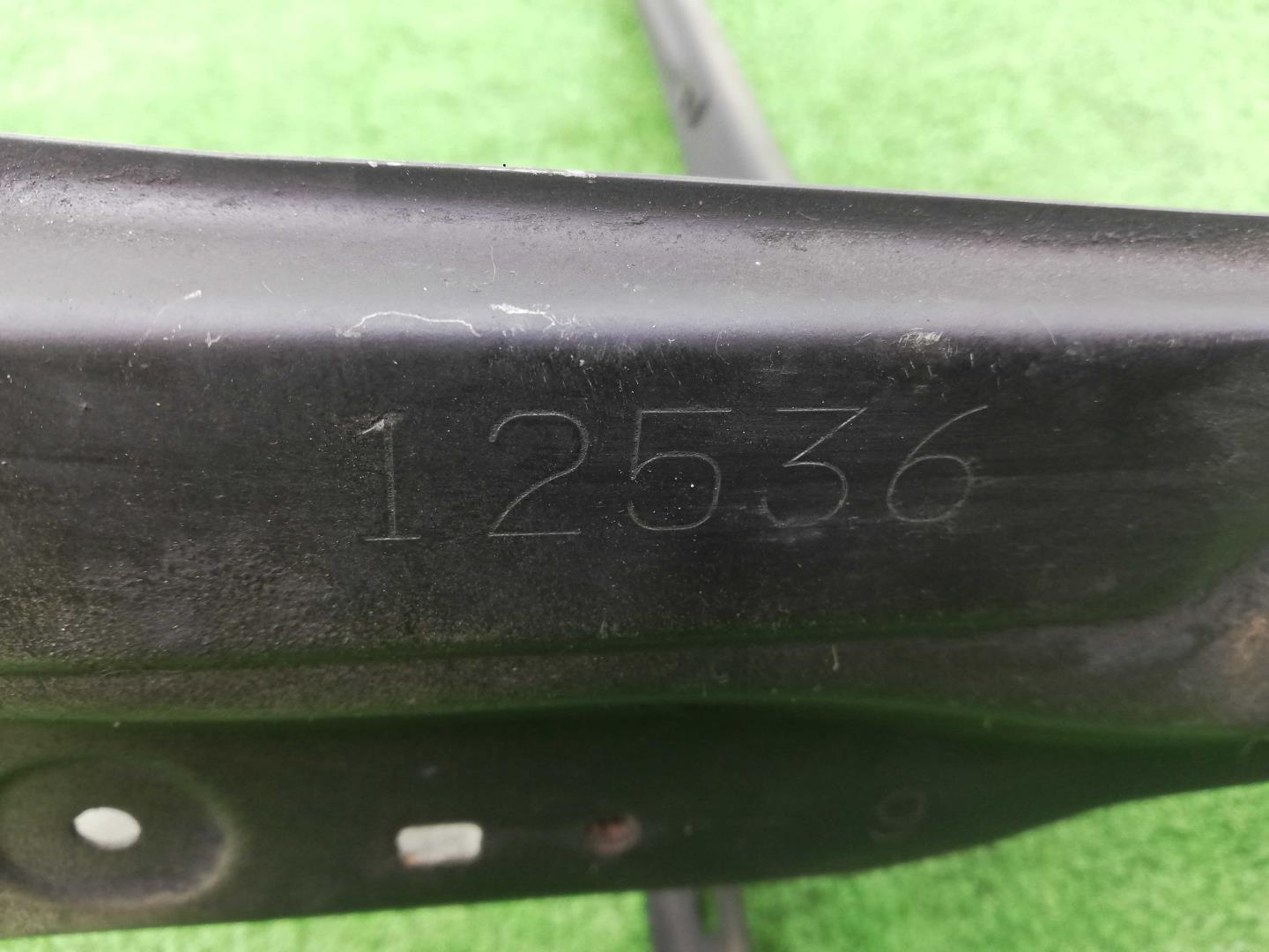 Кожух замка капота