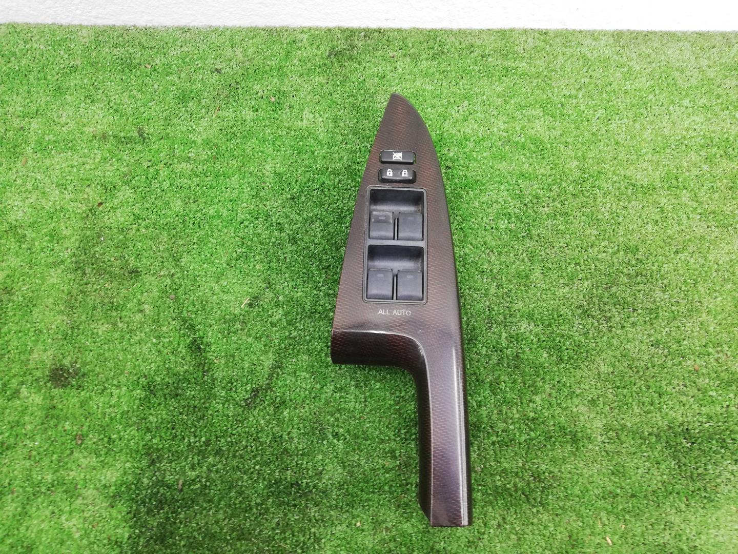 Кнопка стеклоподъемника