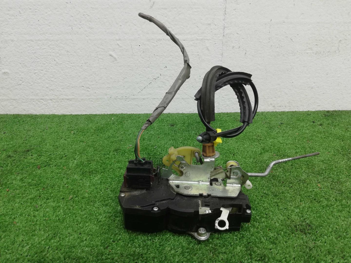 Замок двери задней правой