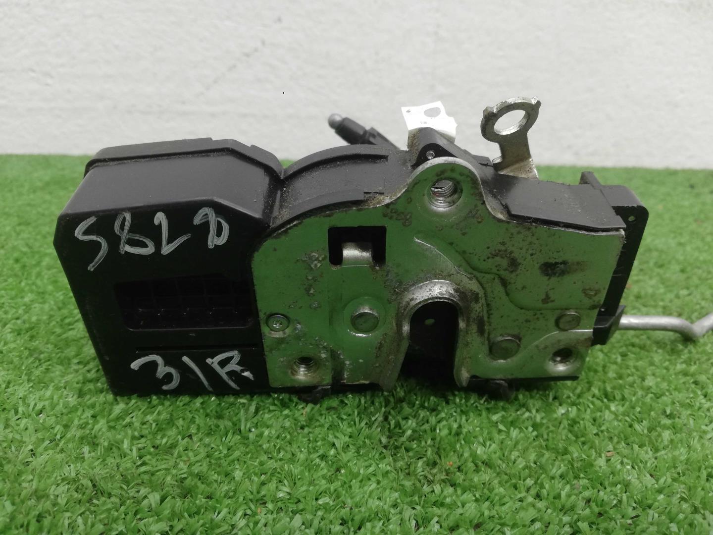 Замок двери задней правой