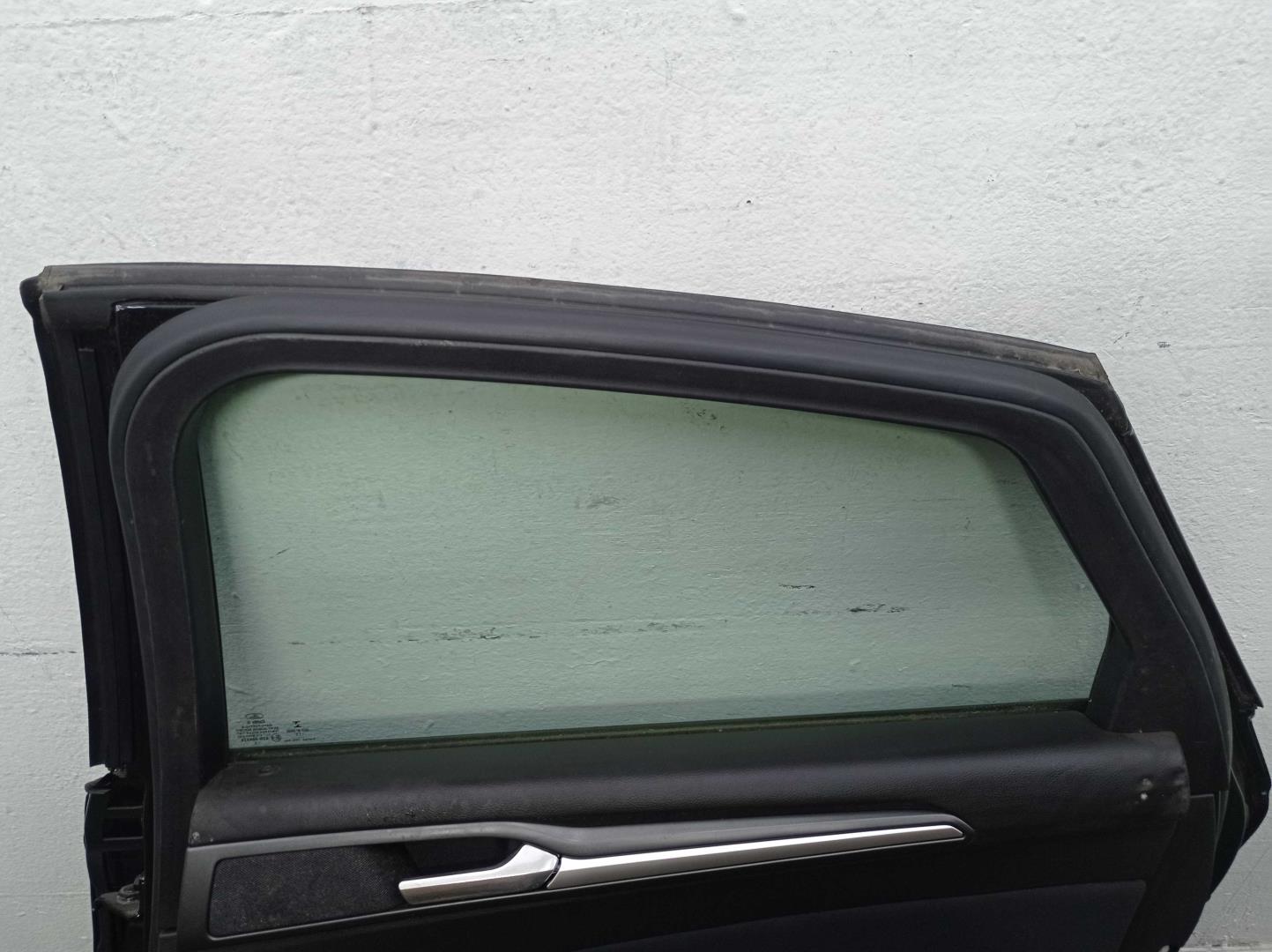 Замок двери задней правой