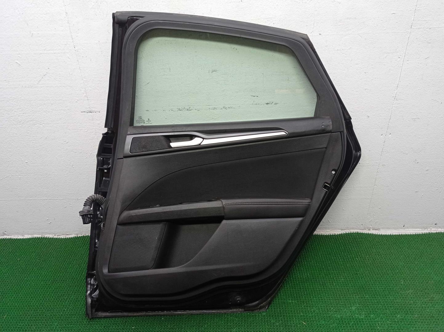 Замок двери задней правой