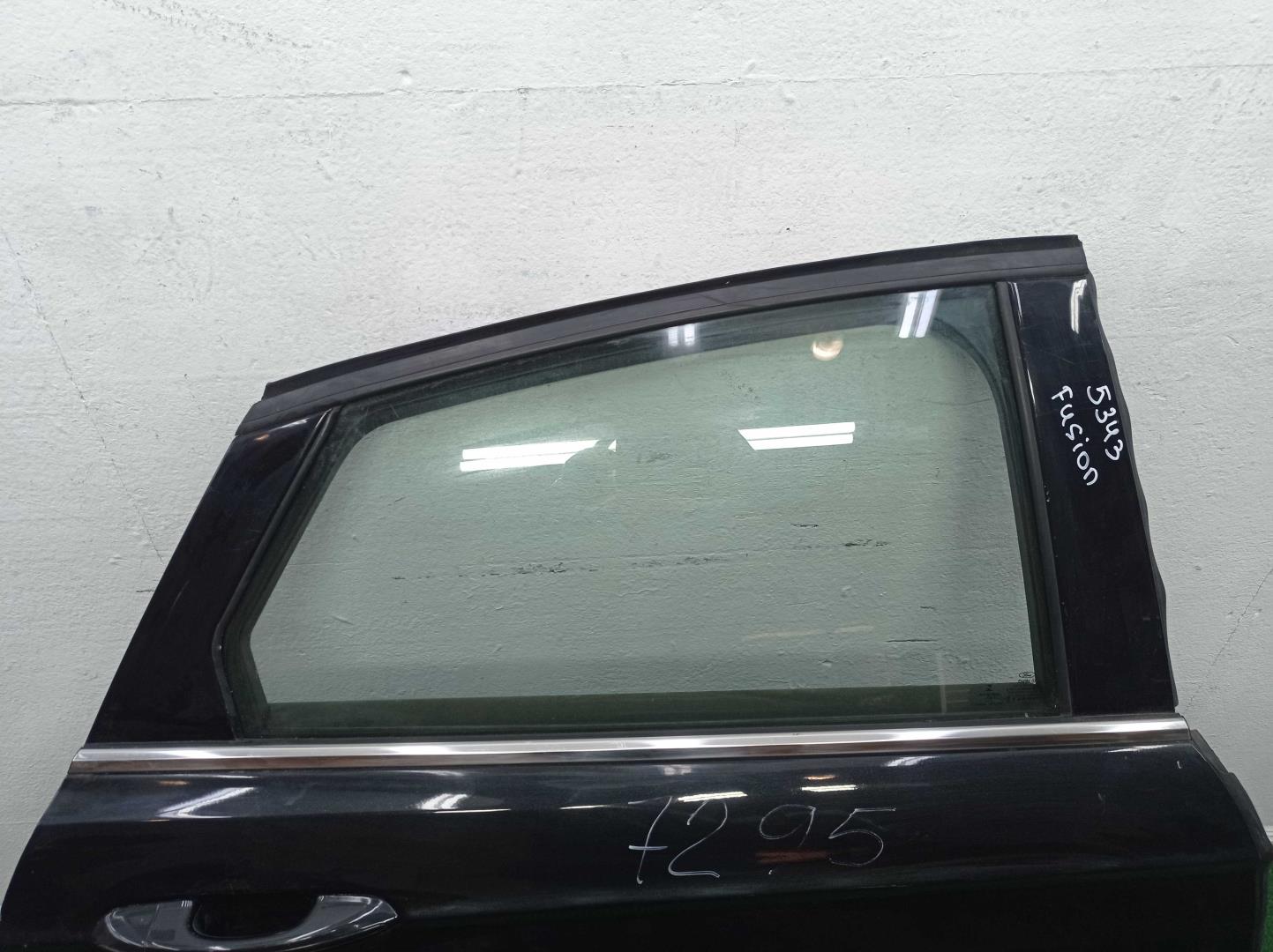 Замок двери задней правой