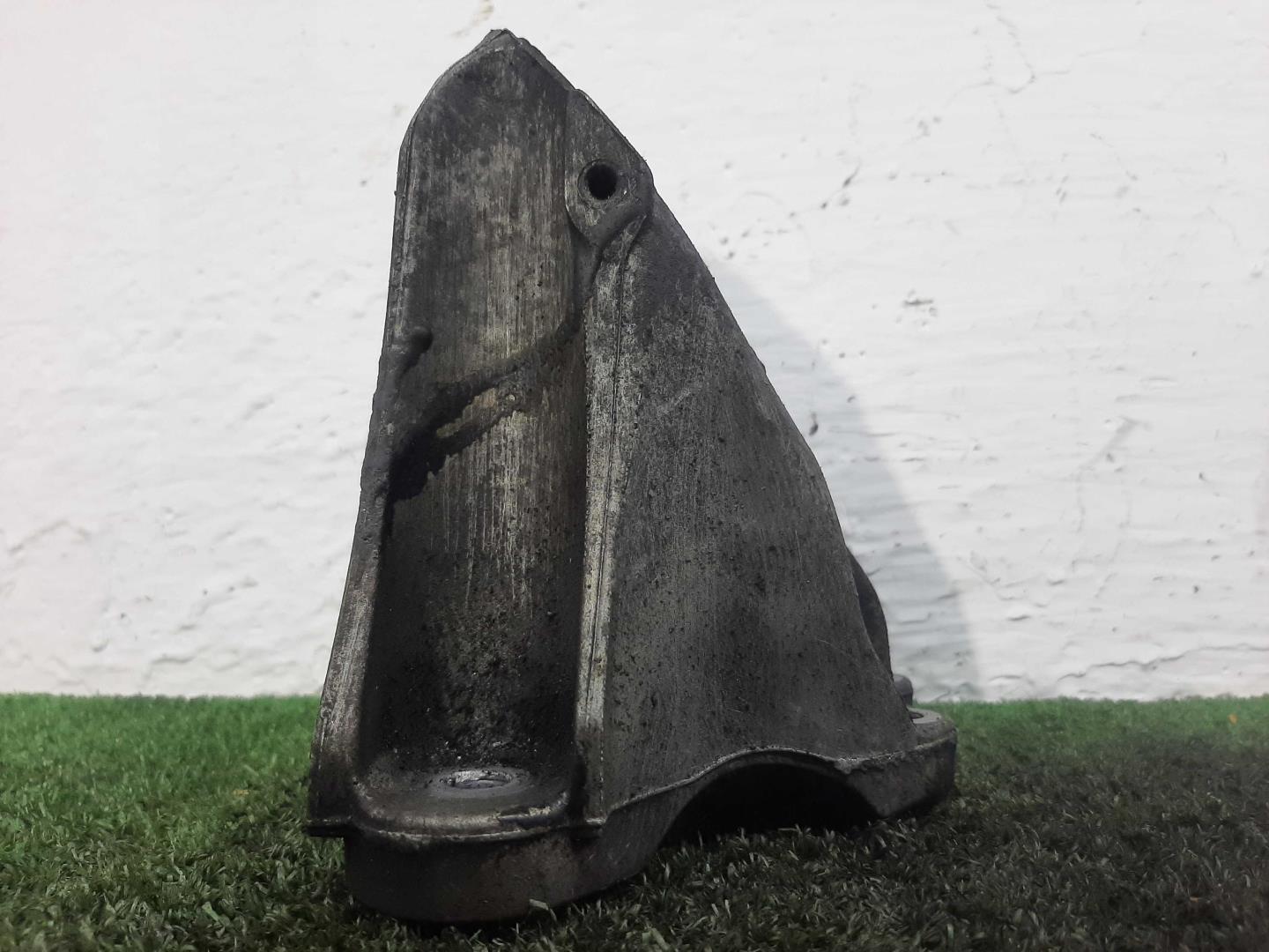 Кронштейн двигателя