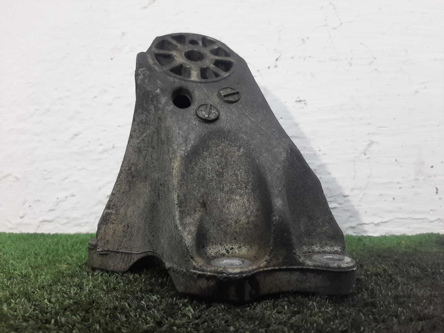 Кронштейн двигателя