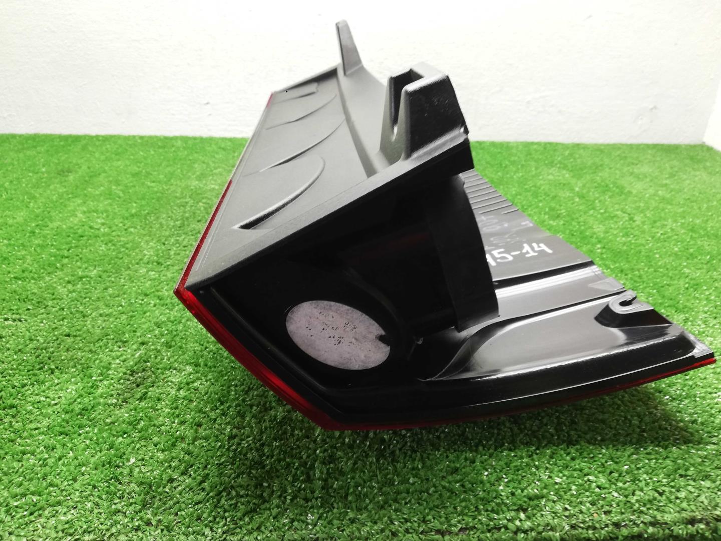 Фонарь задний наружный левый