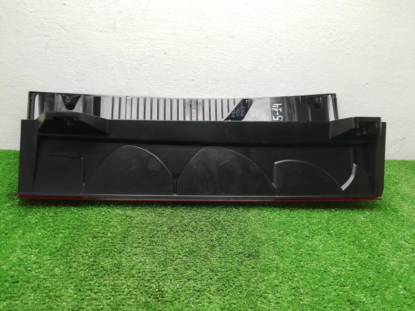 Фонарь задний наружный левый