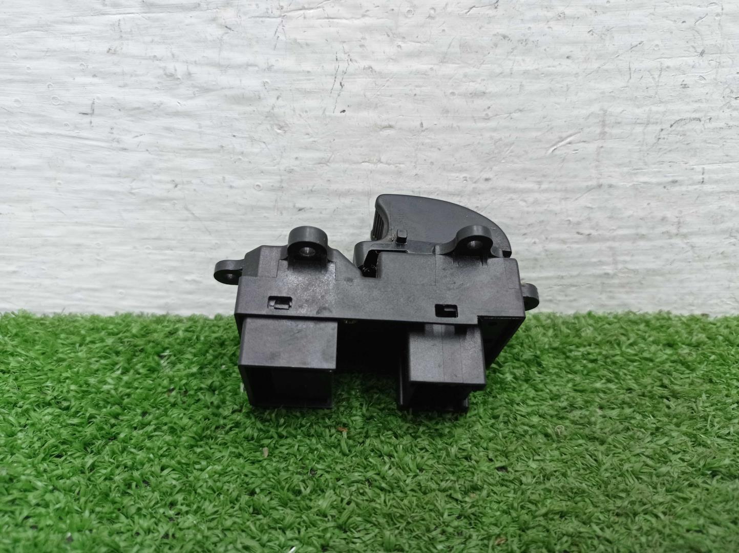 Кнопка стеклоподъемника