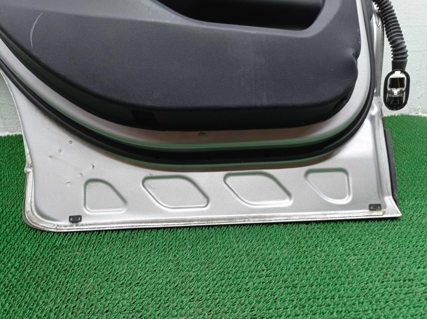 Стеклоподъемник электр. задний левый